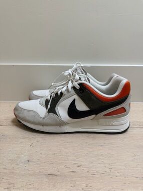 Nike Men’s Pegasus White Olive Green Orange Retro Runner Sneakers